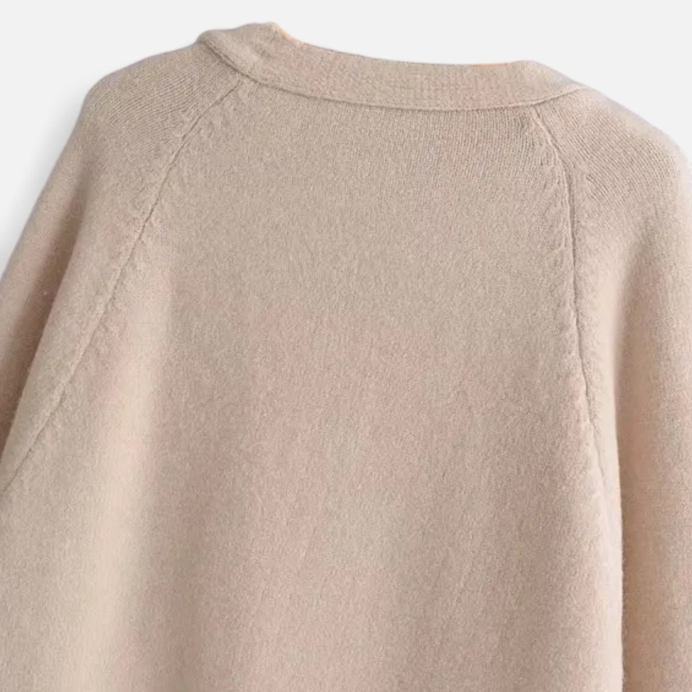 Women’s Stylish Thick Knitted Warm Cardigan with V-Neckline and Discreet Pockets